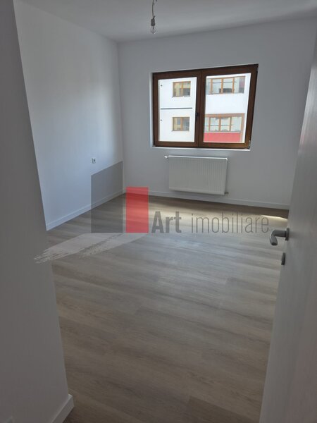 Doua camere, apartament in Cartier Solar