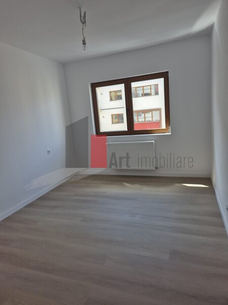 Doua camere, apartament in Cartier Solar