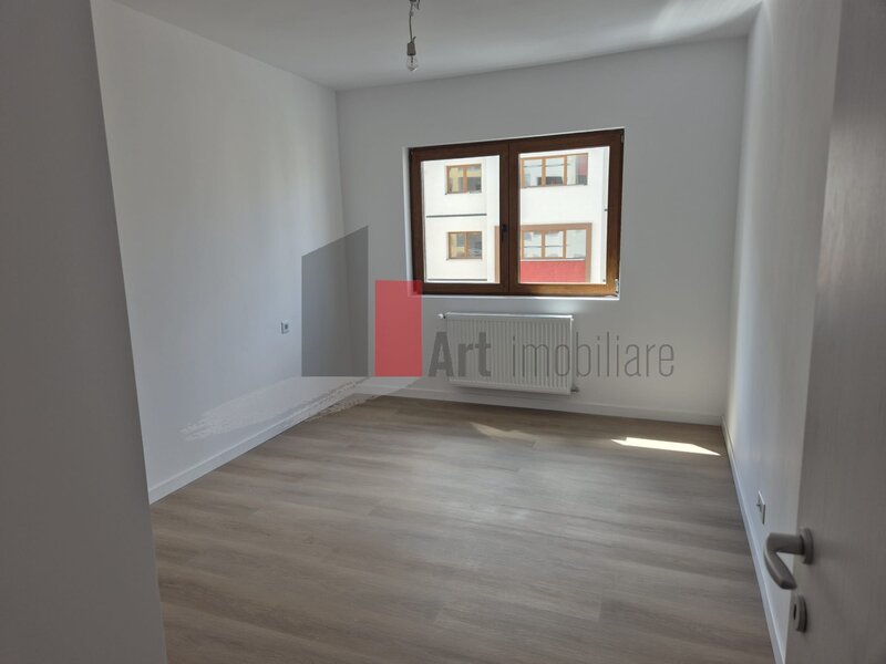 Doua camere, apartament in Cartier Solar