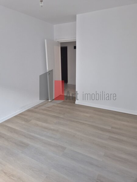 Doua camere, apartament in Cartier Solar